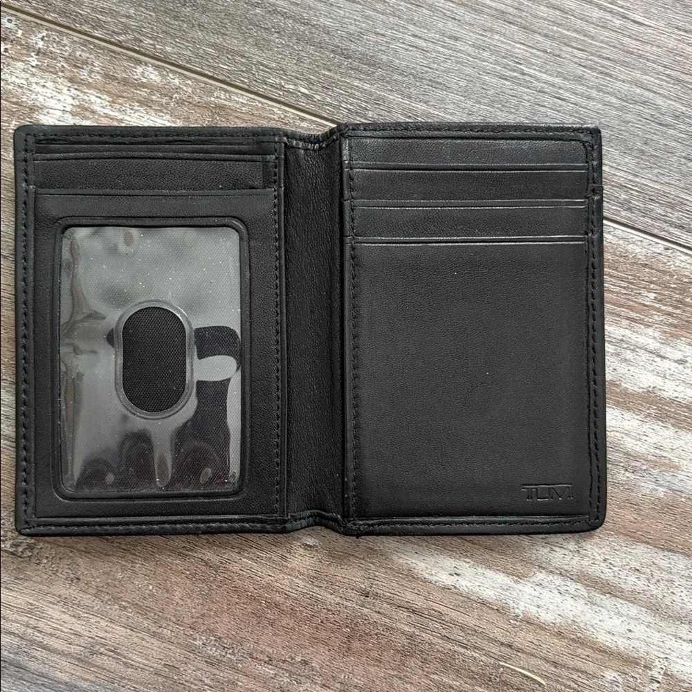Tumi Black Leather Mens Wallet
